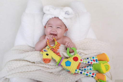 桓台三个月宝宝正确抱姿 桓台三个月宝宝正确抱姿